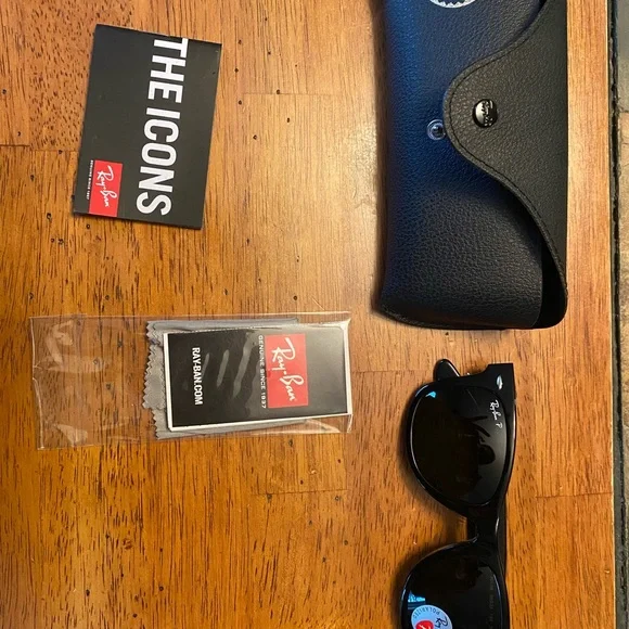 Ray-Ban Black Polarized Sunglasses - Picture 3 of 5